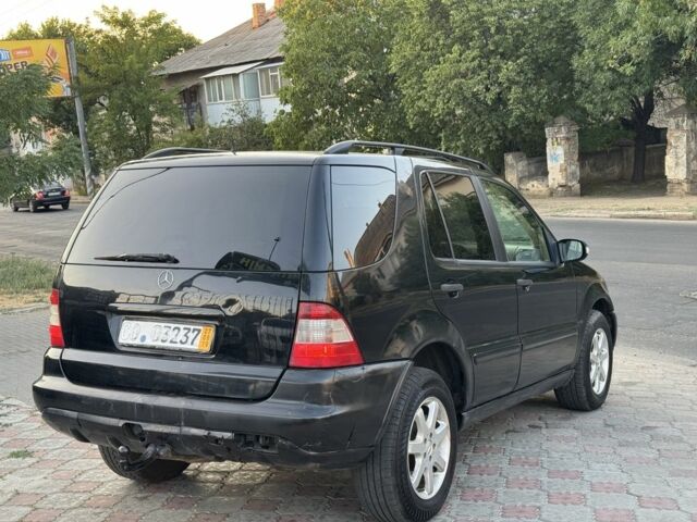 Черный Мерседес МЛ, объемом двигателя 2.7 л и пробегом 300 тыс. км за 4150 $, фото 4 на Automoto.ua