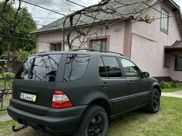 Чорний Мерседес МЛ, об'ємом двигуна 0 л та пробігом 280 тис. км за 3900 $, фото 2 на Automoto.ua