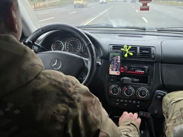 Чорний Мерседес МЛ, об'ємом двигуна 0 л та пробігом 320 тис. км за 4000 $, фото 12 на Automoto.ua