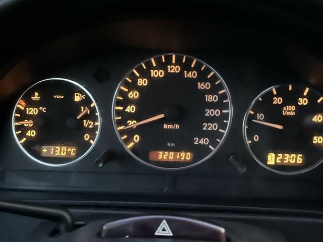 Чорний Мерседес МЛ, об'ємом двигуна 0 л та пробігом 320 тис. км за 4000 $, фото 5 на Automoto.ua
