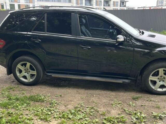 Черный Мерседес МЛ, объемом двигателя 3.5 л и пробегом 322 тыс. км за 8400 $, фото 1 на Automoto.ua