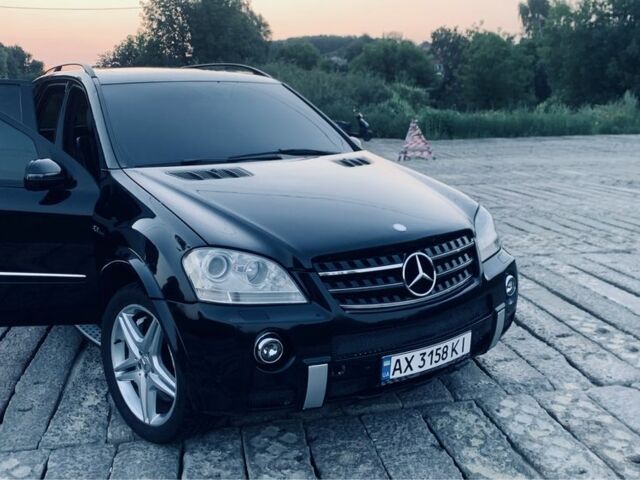 Чорний Мерседес МЛ, об'ємом двигуна 6.2 л та пробігом 1000 тис. км за 12500 $, фото 1 на Automoto.ua