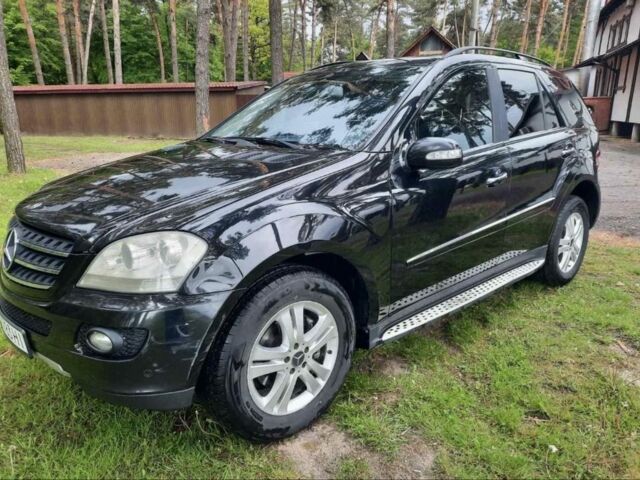 Чорний Мерседес МЛ, об'ємом двигуна 3 л та пробігом 478 тис. км за 10500 $, фото 1 на Automoto.ua
