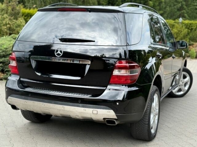 Черный Мерседес МЛ, объемом двигателя 3 л и пробегом 279 тыс. км за 4200 $, фото 2 на Automoto.ua