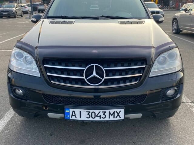 Чорний Мерседес МЛ, об'ємом двигуна 3.5 л та пробігом 266 тис. км за 8200 $, фото 1 на Automoto.ua