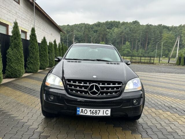 Чорний Мерседес МЛ, об'ємом двигуна 3.5 л та пробігом 300 тис. км за 9500 $, фото 1 на Automoto.ua