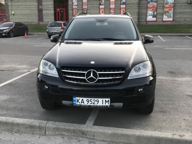 Чорний Мерседес МЛ, об'ємом двигуна 3.5 л та пробігом 276 тис. км за 10700 $, фото 3 на Automoto.ua