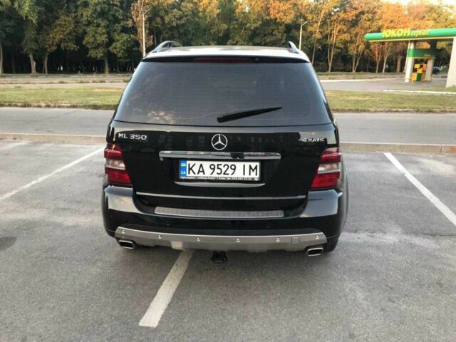 Черный Мерседес МЛ, объемом двигателя 3.5 л и пробегом 275 тыс. км за 10500 $, фото 4 на Automoto.ua