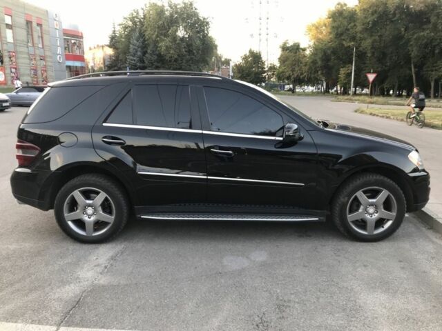 Чорний Мерседес МЛ, об'ємом двигуна 3.5 л та пробігом 276 тис. км за 10700 $, фото 1 на Automoto.ua