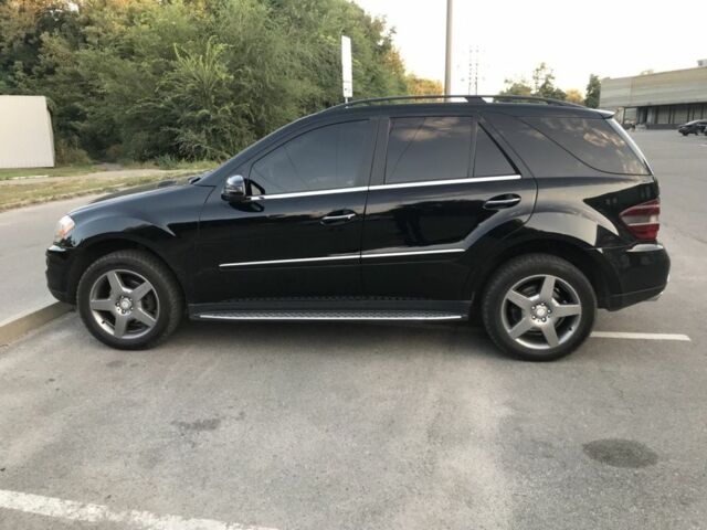 Чорний Мерседес МЛ, об'ємом двигуна 3.5 л та пробігом 276 тис. км за 10700 $, фото 4 на Automoto.ua