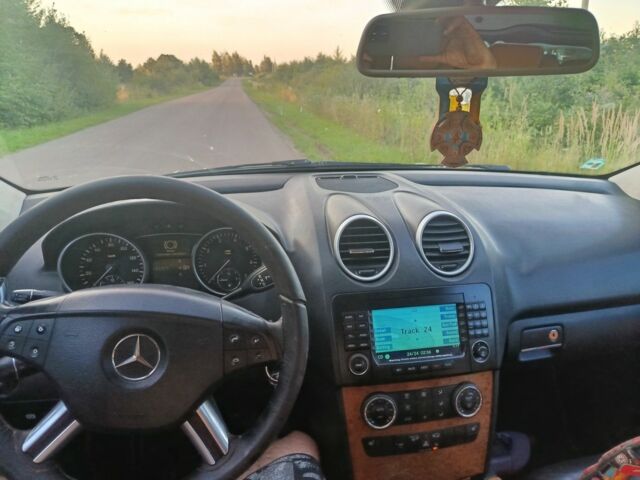 Черный Мерседес МЛ, объемом двигателя 3.5 л и пробегом 368 тыс. км за 8500 $, фото 7 на Automoto.ua