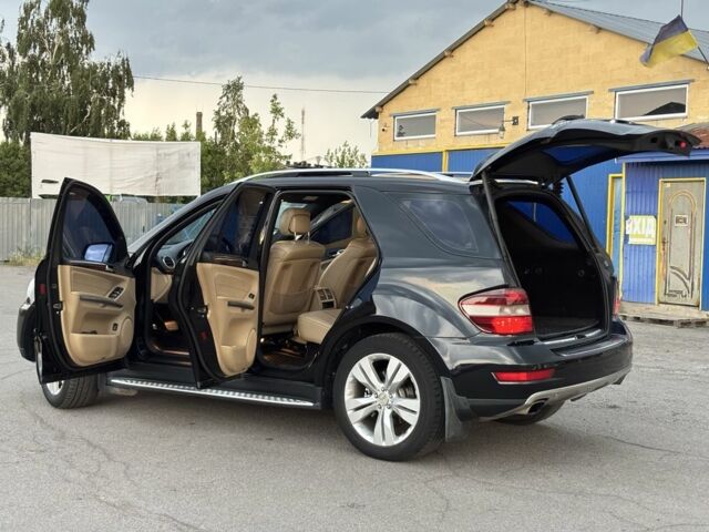 Чорний Мерседес МЛ, об'ємом двигуна 3.5 л та пробігом 232 тис. км за 9500 $, фото 5 на Automoto.ua