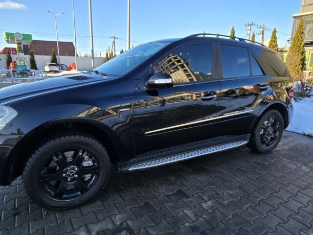 Чорний Мерседес МЛ, об'ємом двигуна 5.5 л та пробігом 199 тис. км за 11000 $, фото 4 на Automoto.ua