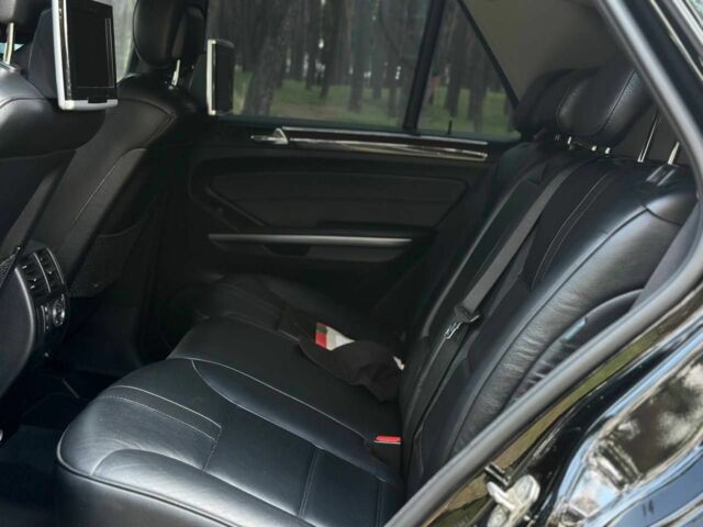 Чорний Мерседес МЛ, об'ємом двигуна 5.5 л та пробігом 255 тис. км за 12000 $, фото 10 на Automoto.ua