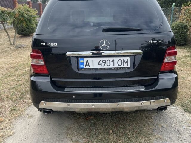 Чорний Мерседес МЛ, об'ємом двигуна 3 л та пробігом 131 тис. км за 12300 $, фото 12 на Automoto.ua