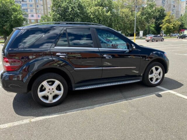 Чорний Мерседес МЛ, об'ємом двигуна 3.5 л та пробігом 163 тис. км за 11500 $, фото 1 на Automoto.ua