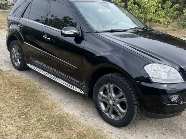 Чорний Мерседес МЛ, об'ємом двигуна 3 л та пробігом 131 тис. км за 12300 $, фото 7 на Automoto.ua