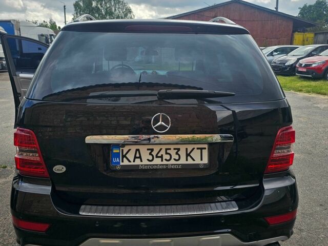 Чорний Мерседес МЛ, об'ємом двигуна 3 л та пробігом 200 тис. км за 12000 $, фото 1 на Automoto.ua
