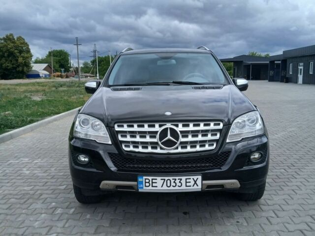 Чорний Мерседес МЛ, об'ємом двигуна 3.5 л та пробігом 138 тис. км за 17000 $, фото 5 на Automoto.ua