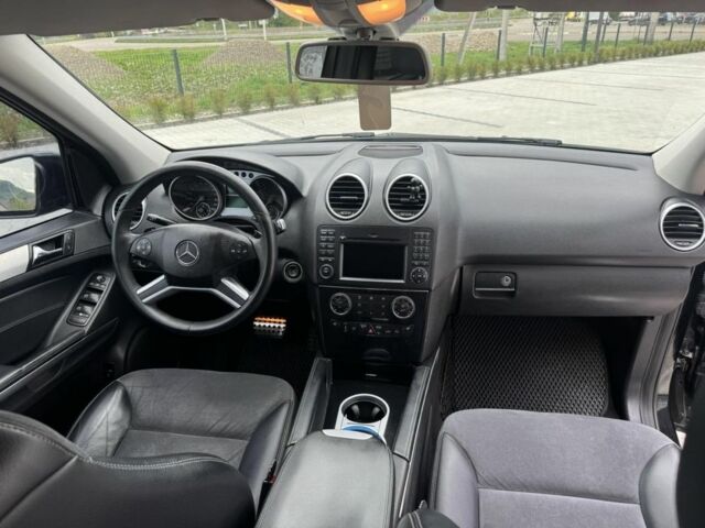 Черный Мерседес МЛ, объемом двигателя 3 л и пробегом 260 тыс. км за 14800 $, фото 2 на Automoto.ua