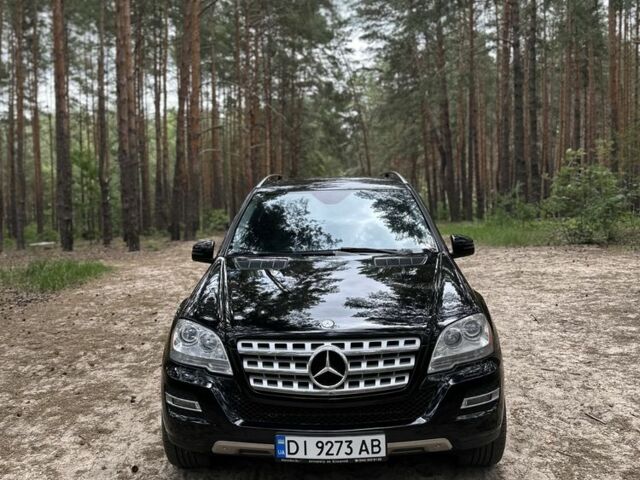 Черный Мерседес МЛ, объемом двигателя 3.5 л и пробегом 245 тыс. км за 13900 $, фото 1 на Automoto.ua