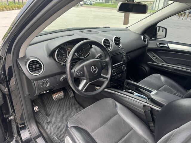 Черный Мерседес МЛ, объемом двигателя 3 л и пробегом 260 тыс. км за 14800 $, фото 5 на Automoto.ua