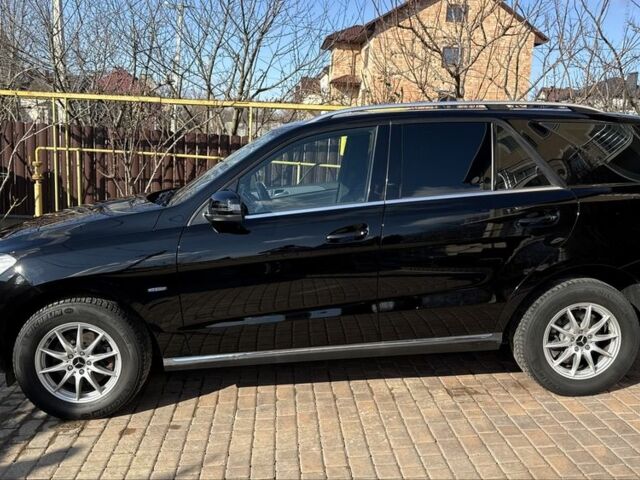 Черный Мерседес МЛ, объемом двигателя 0 л и пробегом 219 тыс. км за 21500 $, фото 13 на Automoto.ua
