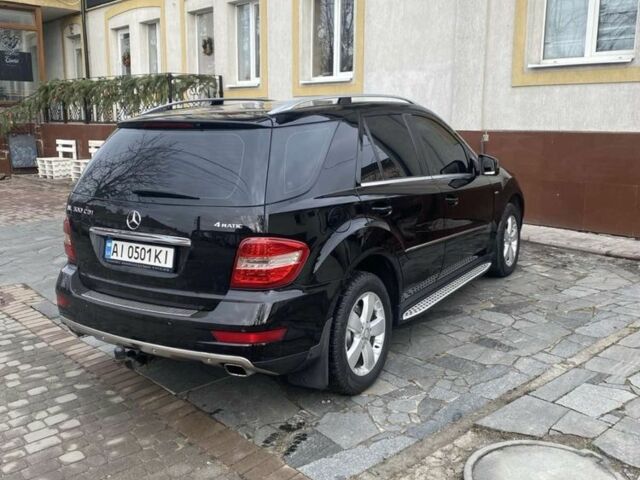 Черный Мерседес МЛ, объемом двигателя 3 л и пробегом 250 тыс. км за 17999 $, фото 1 на Automoto.ua