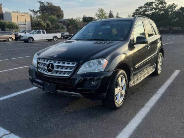 Черный Мерседес МЛ, объемом двигателя 3.5 л и пробегом 106 тыс. км за 12950 $, фото 1 на Automoto.ua