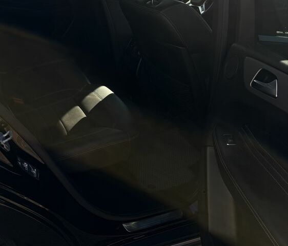 Черный Мерседес МЛ, объемом двигателя 0 л и пробегом 219 тыс. км за 21500 $, фото 21 на Automoto.ua