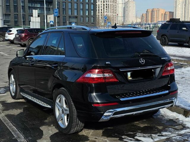 Чорний Мерседес МЛ, об'ємом двигуна 2.2 л та пробігом 196 тис. км за 21000 $, фото 5 на Automoto.ua