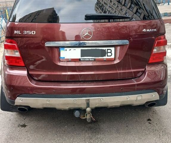 Красный Мерседес МЛ, объемом двигателя 0 л и пробегом 247 тыс. км за 11500 $, фото 2 на Automoto.ua