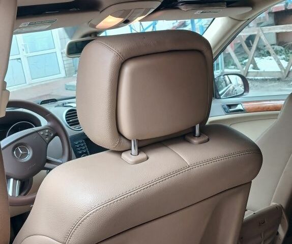 Красный Мерседес МЛ, объемом двигателя 0 л и пробегом 247 тыс. км за 11500 $, фото 5 на Automoto.ua