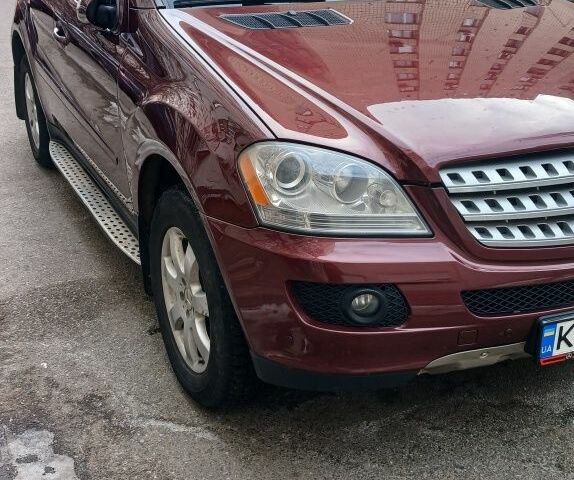 Красный Мерседес МЛ, объемом двигателя 0 л и пробегом 247 тыс. км за 11500 $, фото 3 на Automoto.ua
