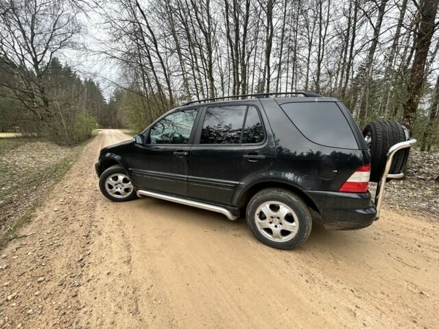 Чорний Мерседес ML серия, об'ємом двигуна 0.27 л та пробігом 328 тис. км за 4343 $, фото 5 на Automoto.ua