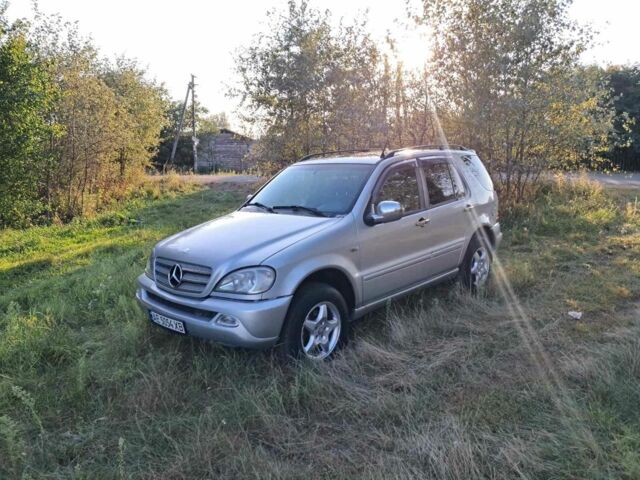 Серый Мерседес МЛ, объемом двигателя 3.2 л и пробегом 230 тыс. км за 5000 $, фото 2 на Automoto.ua