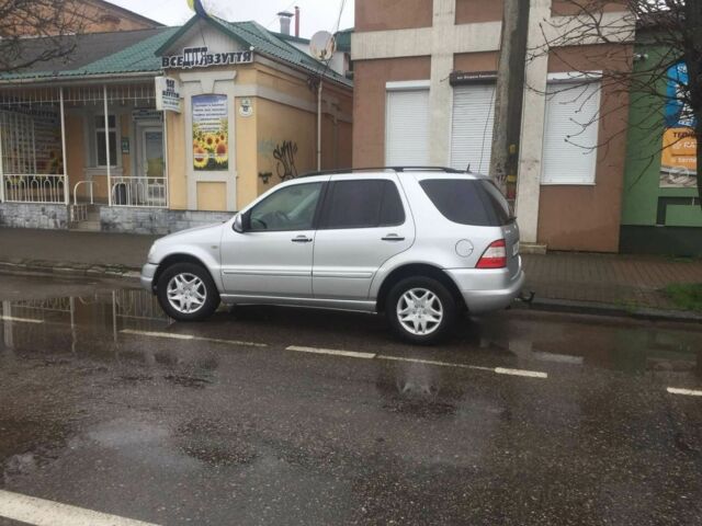 Серый Мерседес МЛ, объемом двигателя 2.7 л и пробегом 460 тыс. км за 320000 $, фото 3 на Automoto.ua