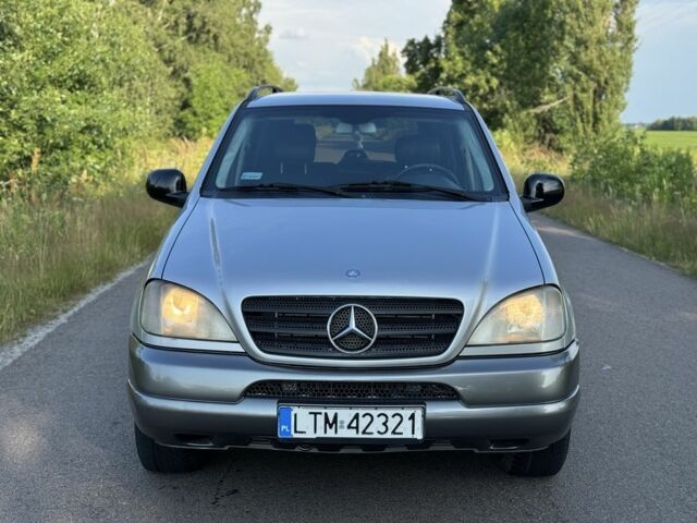 Серый Мерседес МЛ, объемом двигателя 2.7 л и пробегом 379 тыс. км за 3900 $, фото 4 на Automoto.ua