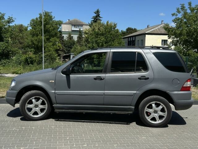 Серый Мерседес МЛ, объемом двигателя 2.7 л и пробегом 267 тыс. км за 5800 $, фото 3 на Automoto.ua