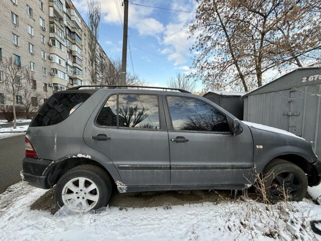 Серый Мерседес МЛ, объемом двигателя 0 л и пробегом 3 тыс. км за 2500 $, фото 3 на Automoto.ua