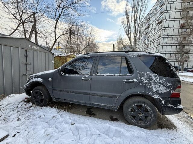 Серый Мерседес МЛ, объемом двигателя 0 л и пробегом 3 тыс. км за 2500 $, фото 4 на Automoto.ua