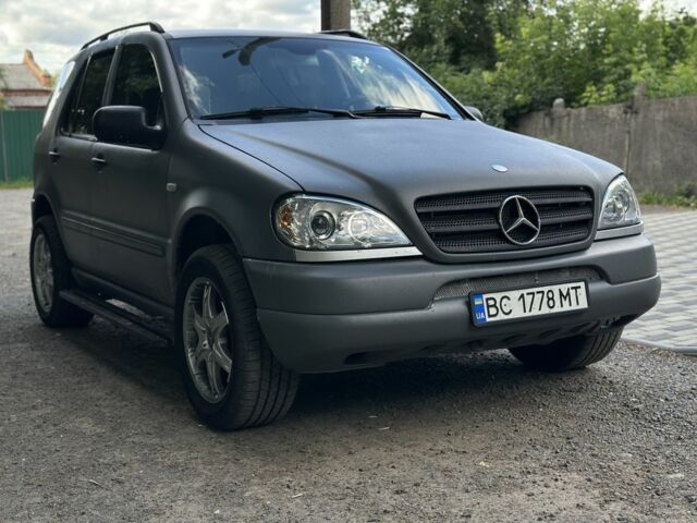 Серый Мерседес МЛ, объемом двигателя 2.7 л и пробегом 267 тыс. км за 5800 $, фото 7 на Automoto.ua