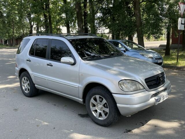 Серый Мерседес МЛ, объемом двигателя 2.7 л и пробегом 350 тыс. км за 4100 $, фото 1 на Automoto.ua