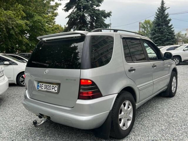 Серый Мерседес МЛ, объемом двигателя 4.3 л и пробегом 267 тыс. км за 6100 $, фото 6 на Automoto.ua