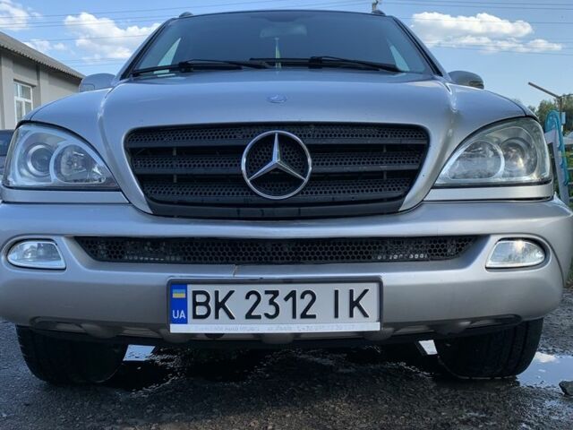 Серый Мерседес МЛ, объемом двигателя 2.7 л и пробегом 371 тыс. км за 6500 $, фото 1 на Automoto.ua