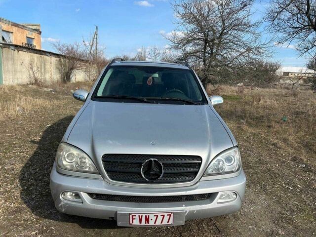 Серый Мерседес МЛ, объемом двигателя 2.7 л и пробегом 100 тыс. км за 3250 $, фото 1 на Automoto.ua