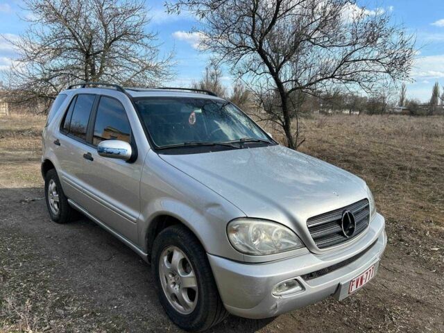 Серый Мерседес МЛ, объемом двигателя 2.7 л и пробегом 100 тыс. км за 3250 $, фото 3 на Automoto.ua
