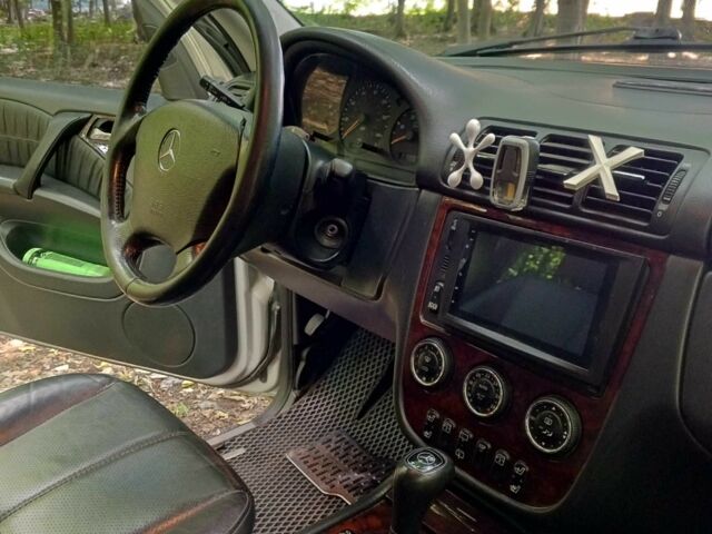 Серый Мерседес МЛ, объемом двигателя 2.7 л и пробегом 290 тыс. км за 7500 $, фото 16 на Automoto.ua