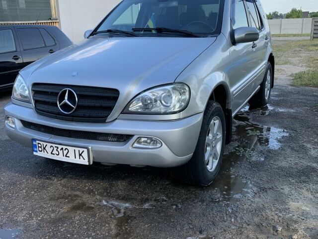 Серый Мерседес МЛ, объемом двигателя 2.7 л и пробегом 371 тыс. км за 6500 $, фото 3 на Automoto.ua