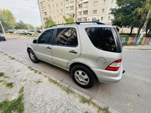 Серый Мерседес МЛ, объемом двигателя 2.7 л и пробегом 300 тыс. км за 5600 $, фото 4 на Automoto.ua